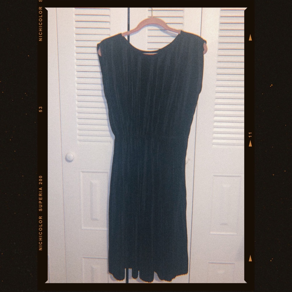 Sleeveless Black Pleated Dress